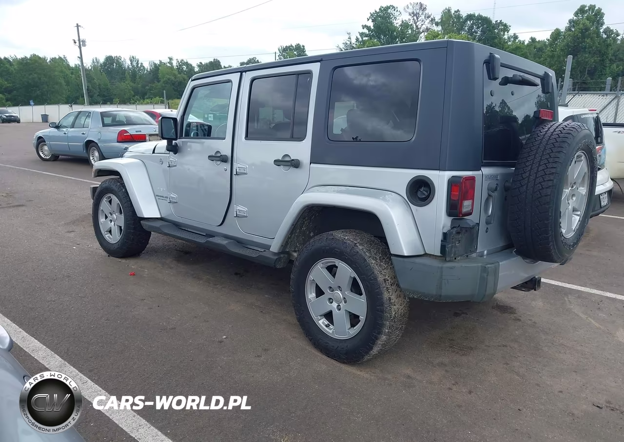 2008 Jeep Wrangler Unlimited Sahara VIN:1J4GA59158L520641 - 3