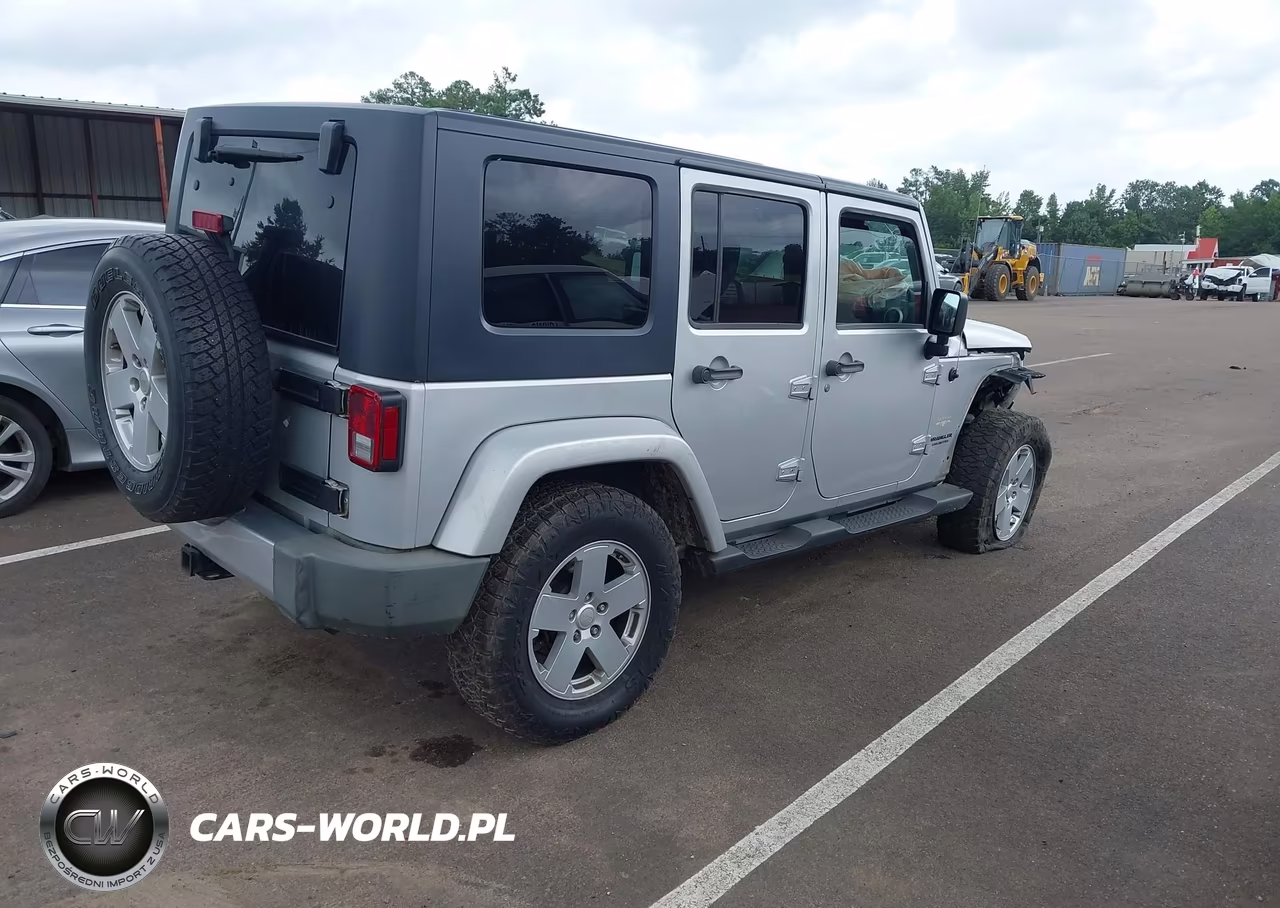 2008 Jeep Wrangler Unlimited Sahara VIN:1J4GA59158L520641 - 4