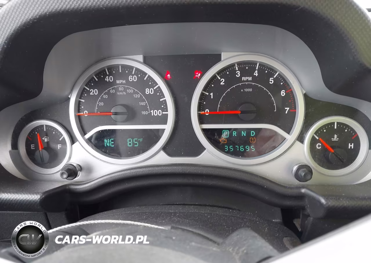 2008 Jeep Wrangler Unlimited Sahara VIN:1J4GA59158L520641 - 7