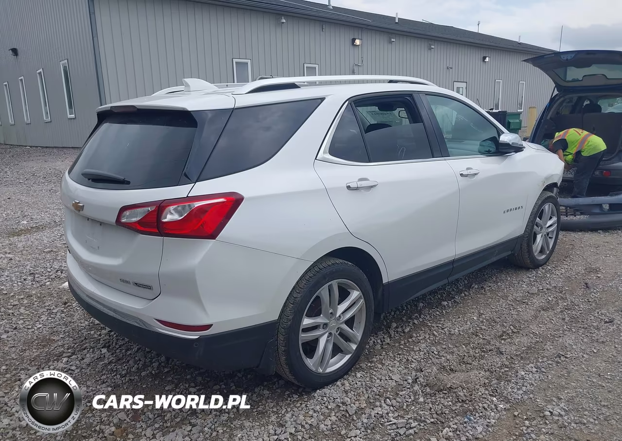 2018 Chevrolet Equinox Premier VIN:2GNAXVEV2J6305663 - 4