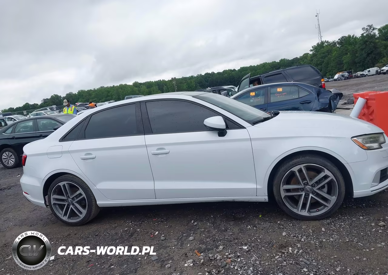 2017 Audi A3 2.0T Premium VIN:WAUAUGFF8H1033795 - 13