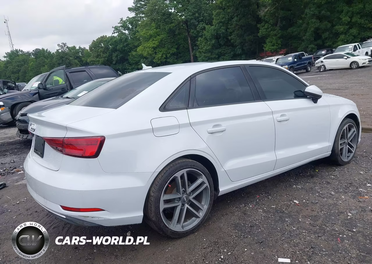2017 Audi A3 2.0T Premium VIN:WAUAUGFF8H1033795 - 4