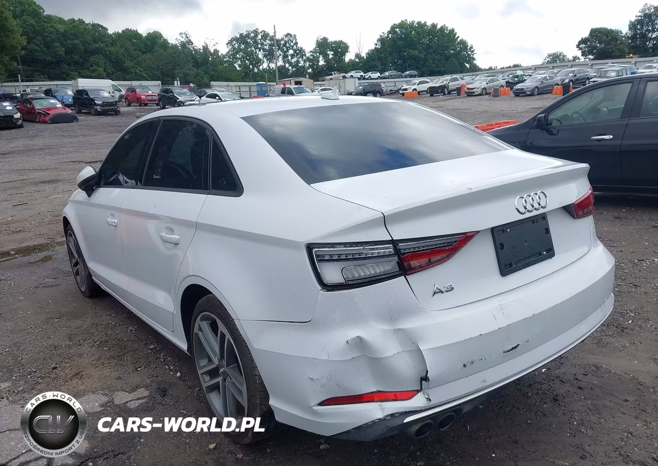 2017 Audi A3 2.0T Premium VIN:WAUAUGFF8H1033795 - 6