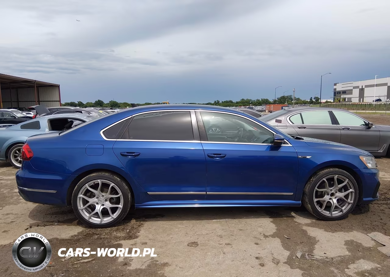 2017 Volkswagen Passat 1.8T R-Line VIN:1VWDT7A39HC006820 - 13