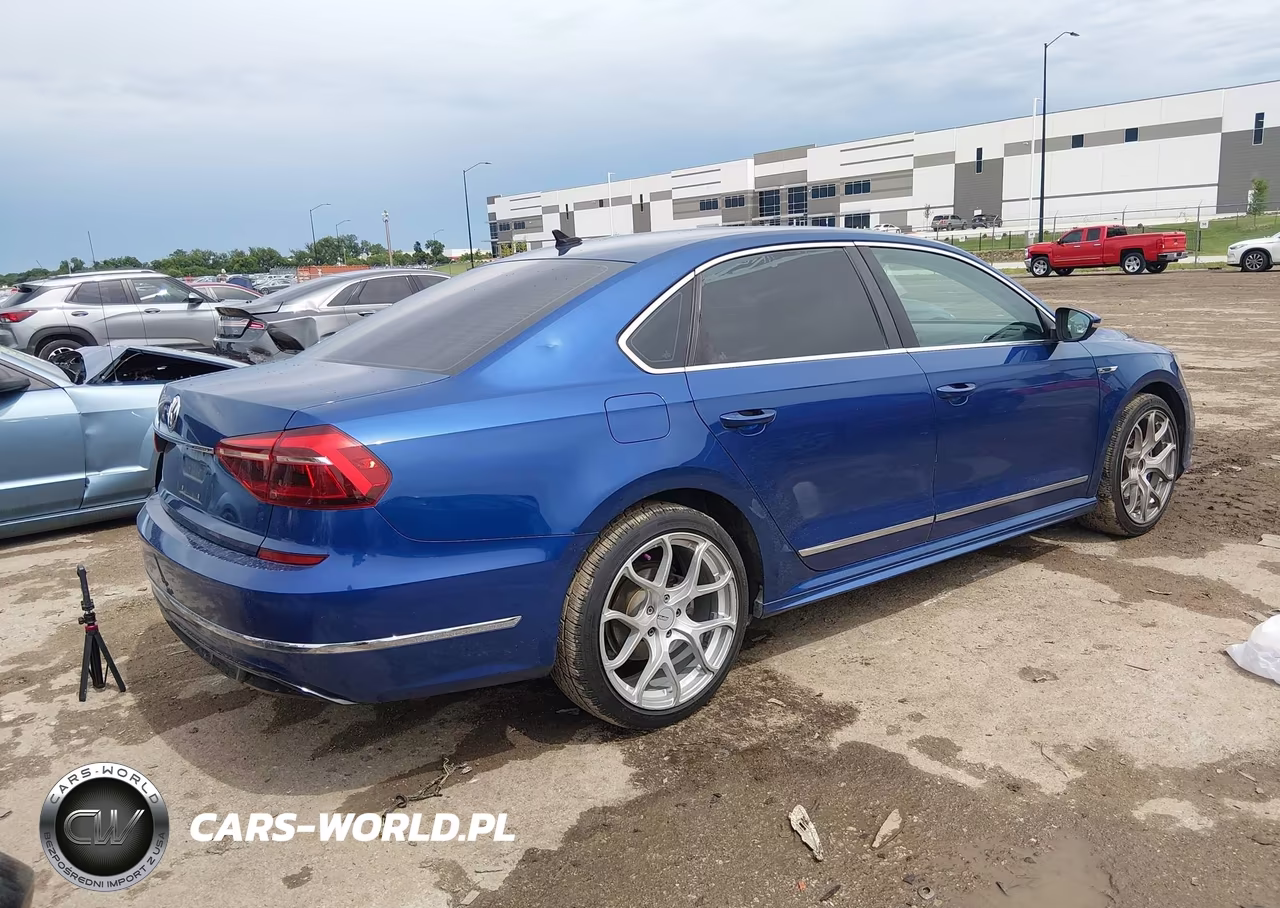 2017 Volkswagen Passat 1.8T R-Line VIN:1VWDT7A39HC006820 - 4