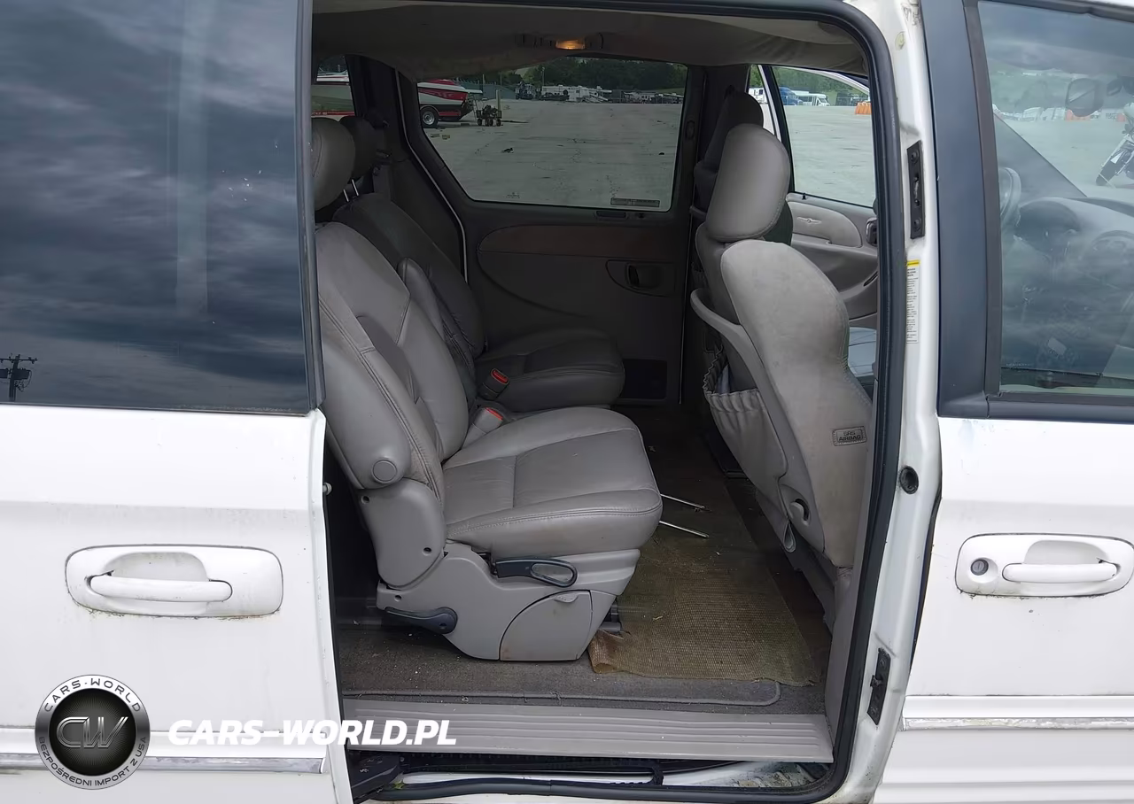 2001 Chrysler Town & Country Limited VIN:2C8GP64L81R184739 - 8