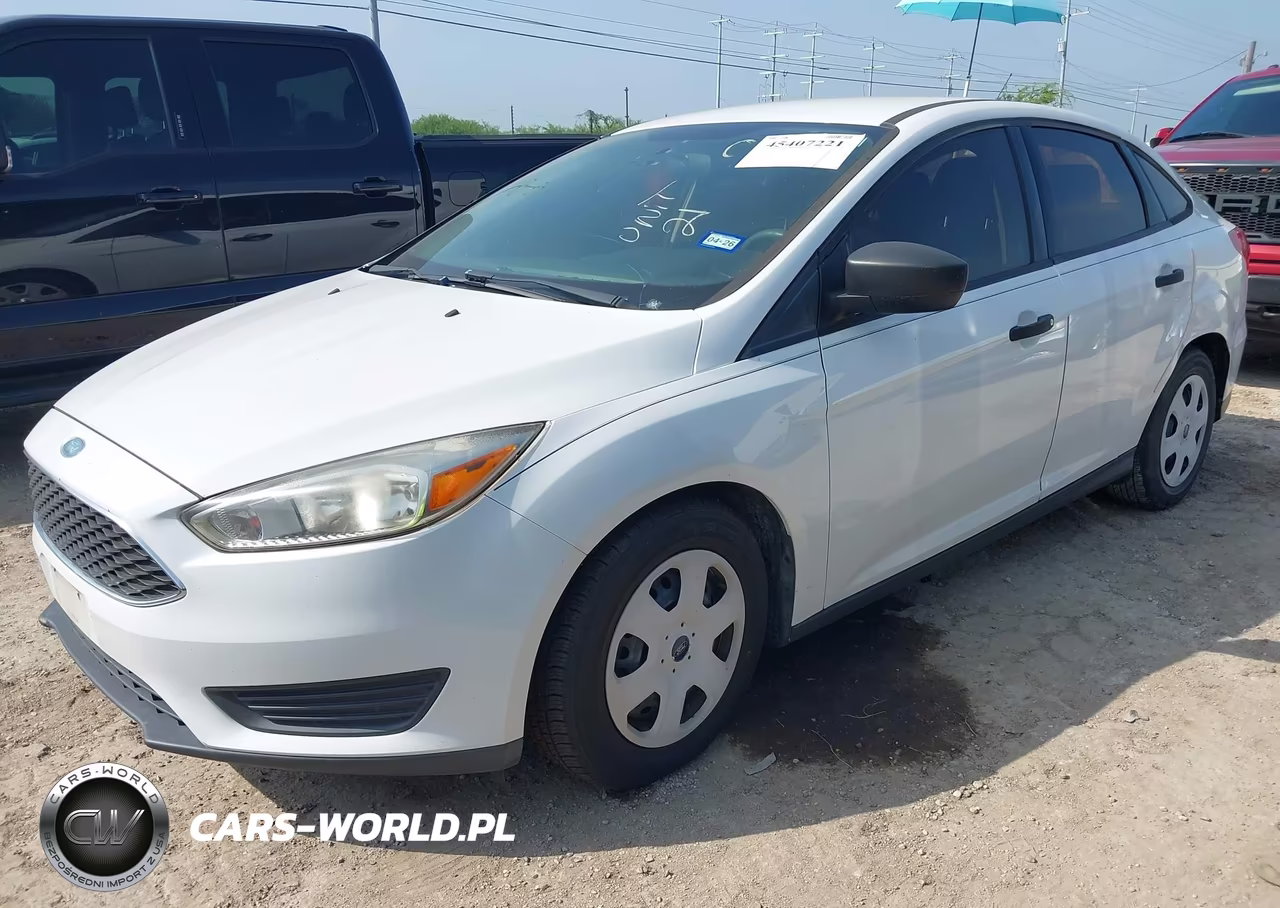 2018 Ford Focus S VIN:1FADP3E27JL240578 - 2