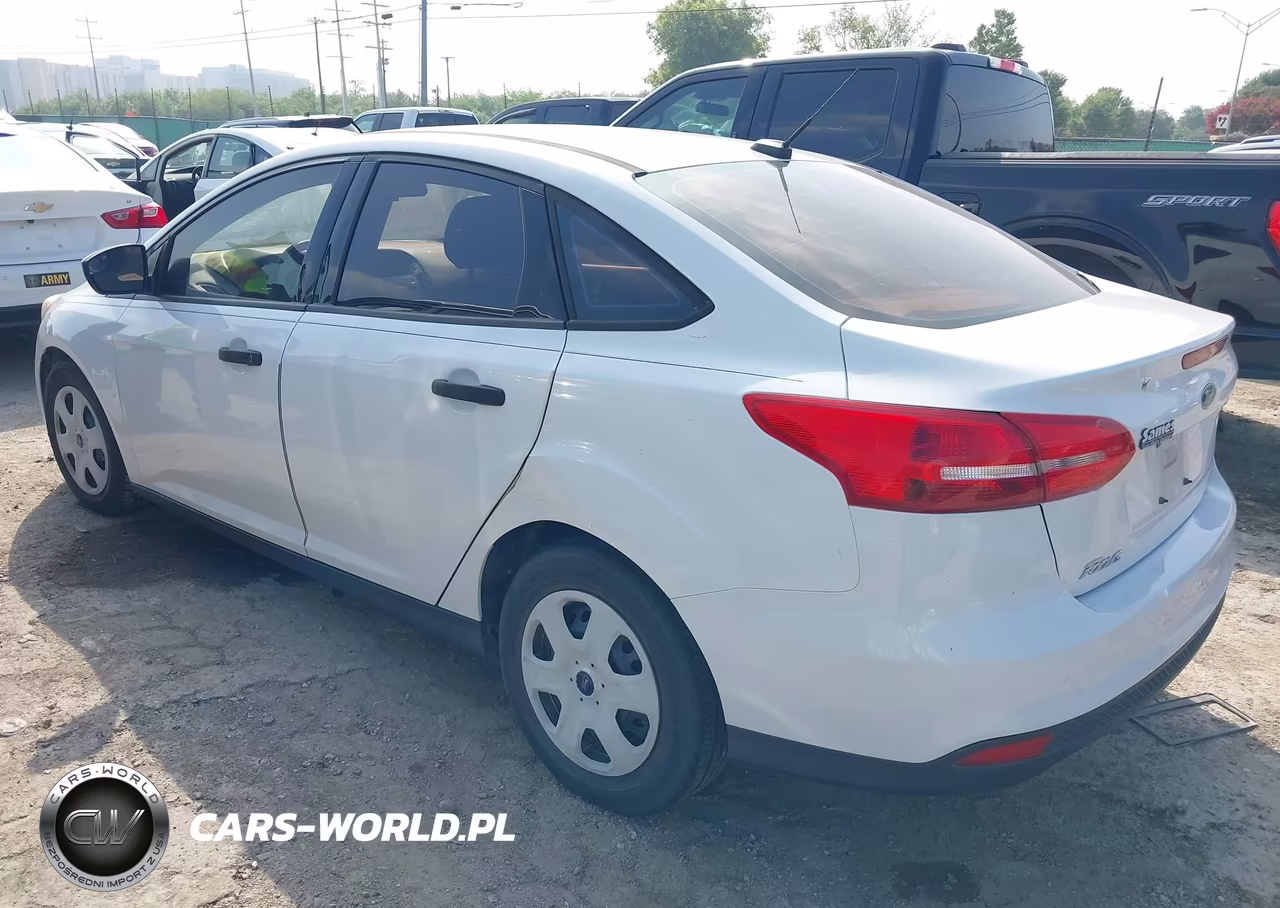 2018 Ford Focus S VIN:1FADP3E27JL240578 - 3