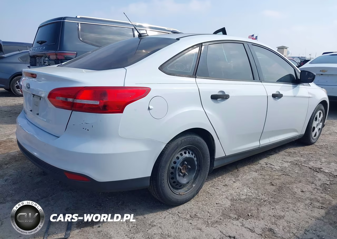 2018 Ford Focus S VIN:1FADP3E27JL240578 - 4