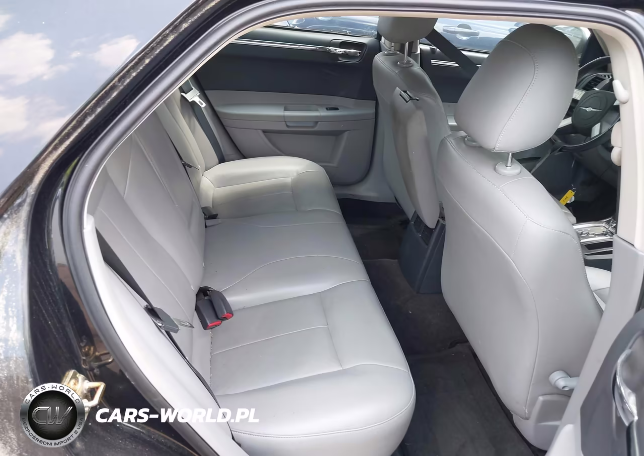 2006 Chrysler 300 Touring VIN:2C3KA53G56H360594 - 8