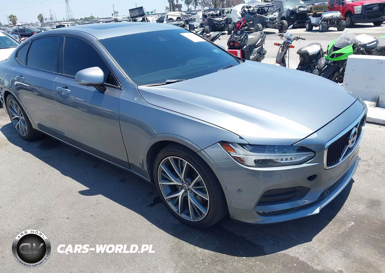 2018 Volvo S90 T6 Momentum