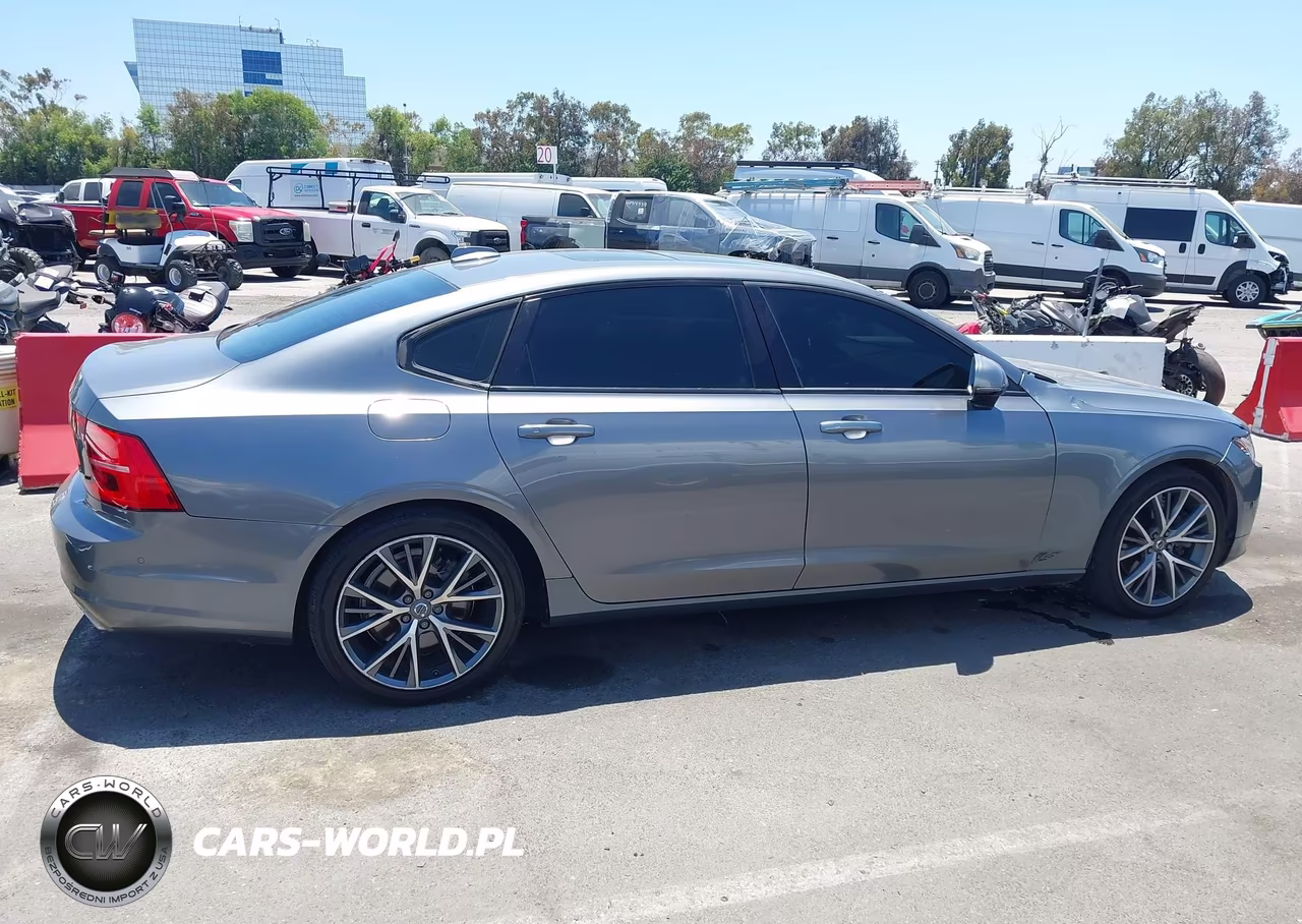 2018 Volvo S90 T6 Momentum VIN:LVY992MK6JP023112 - 13