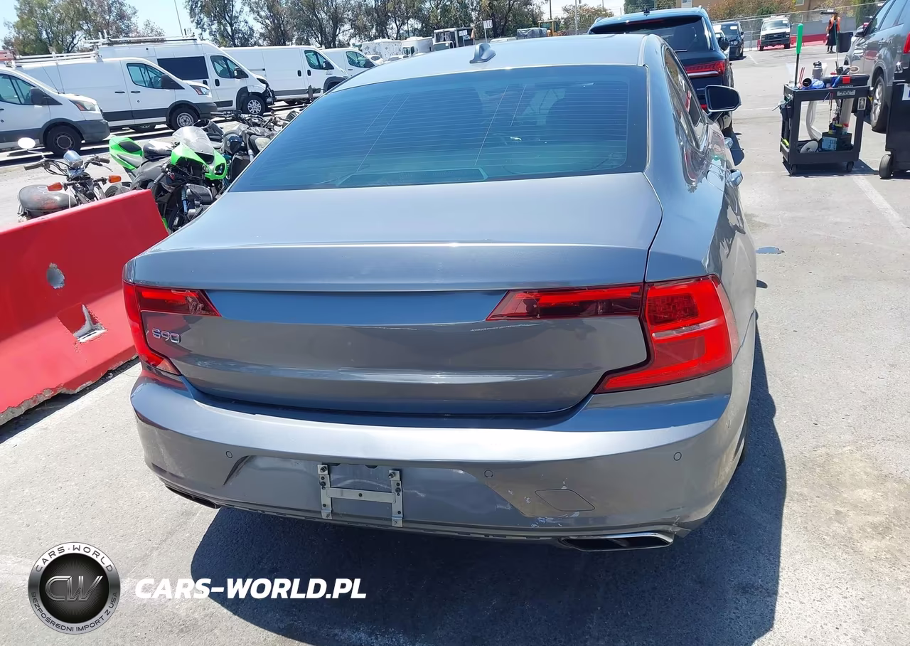 2018 Volvo S90 T6 Momentum VIN:LVY992MK6JP023112 - 16