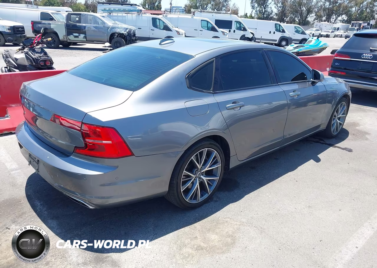 2018 Volvo S90 T6 Momentum VIN:LVY992MK6JP023112 - 4