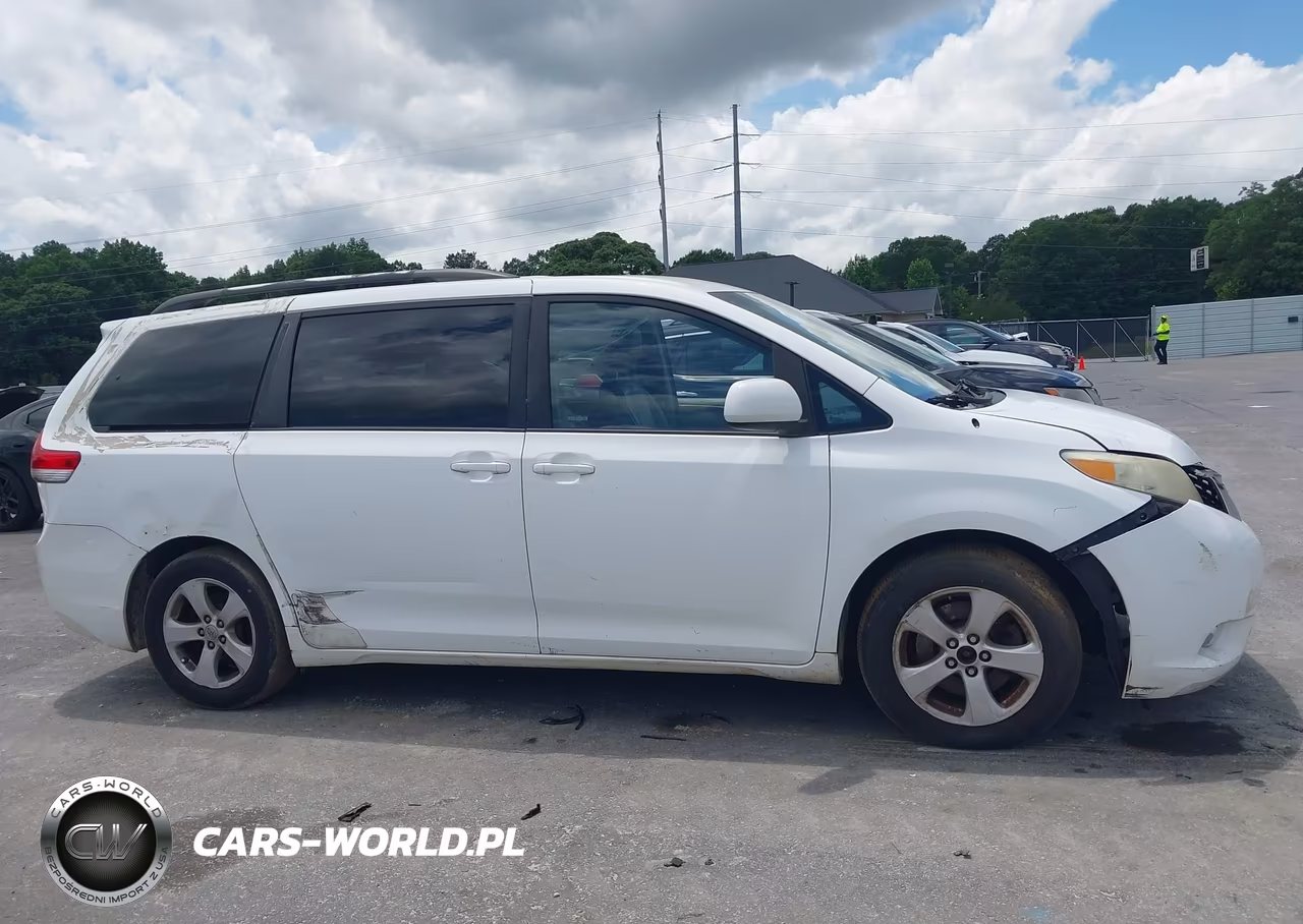 2011 Toyota Sienna Le V6 VIN:5TDKK3DC2BS066347 - 13