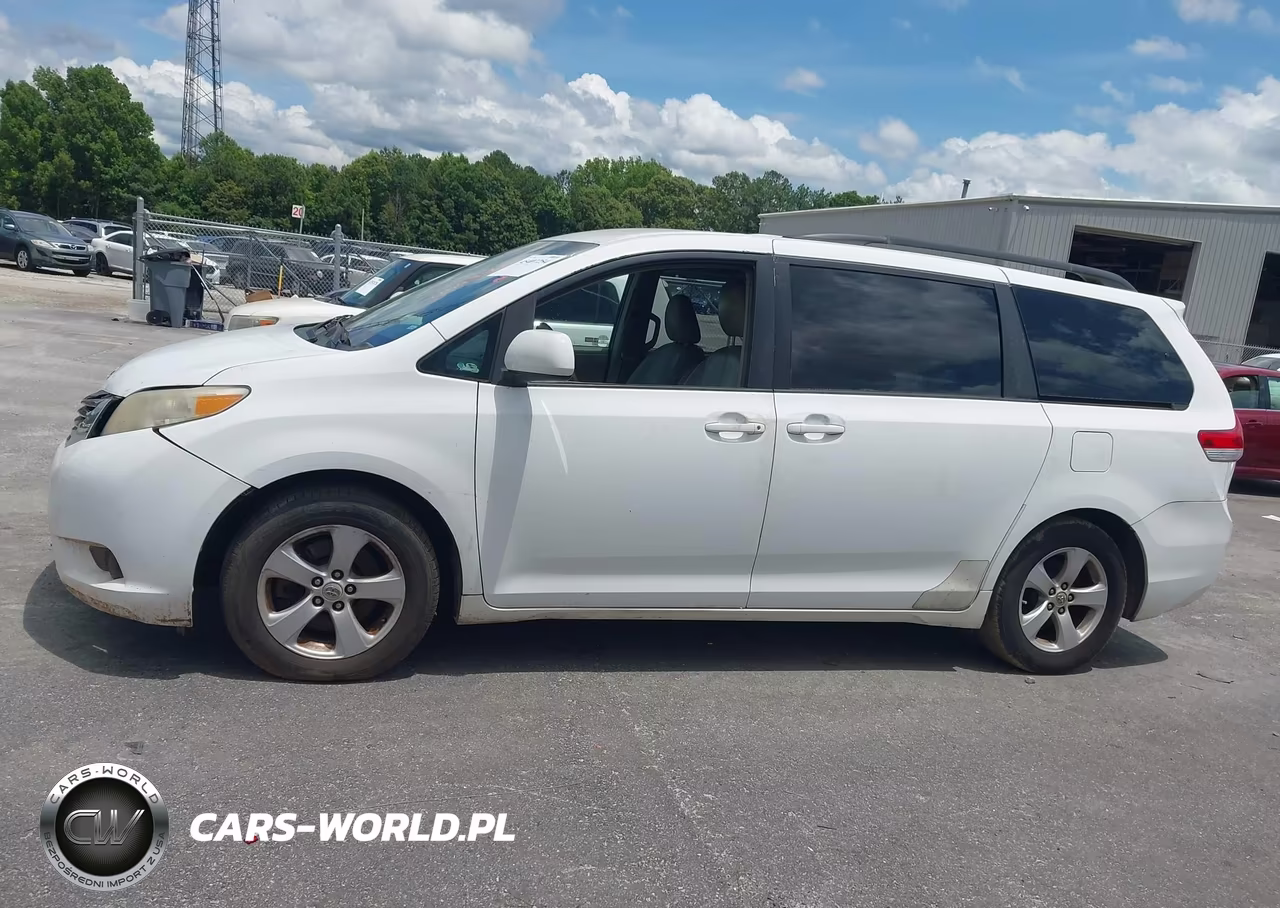2011 Toyota Sienna Le V6 VIN:5TDKK3DC2BS066347 - 14