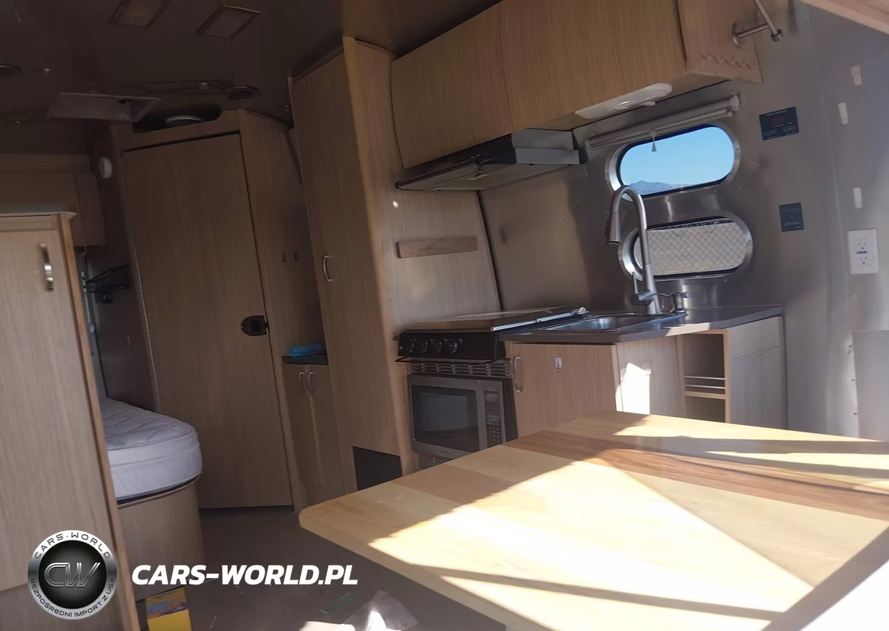 2017 Airstream Flying Cloud VIN:1STC9AA10HJ538771 - 5