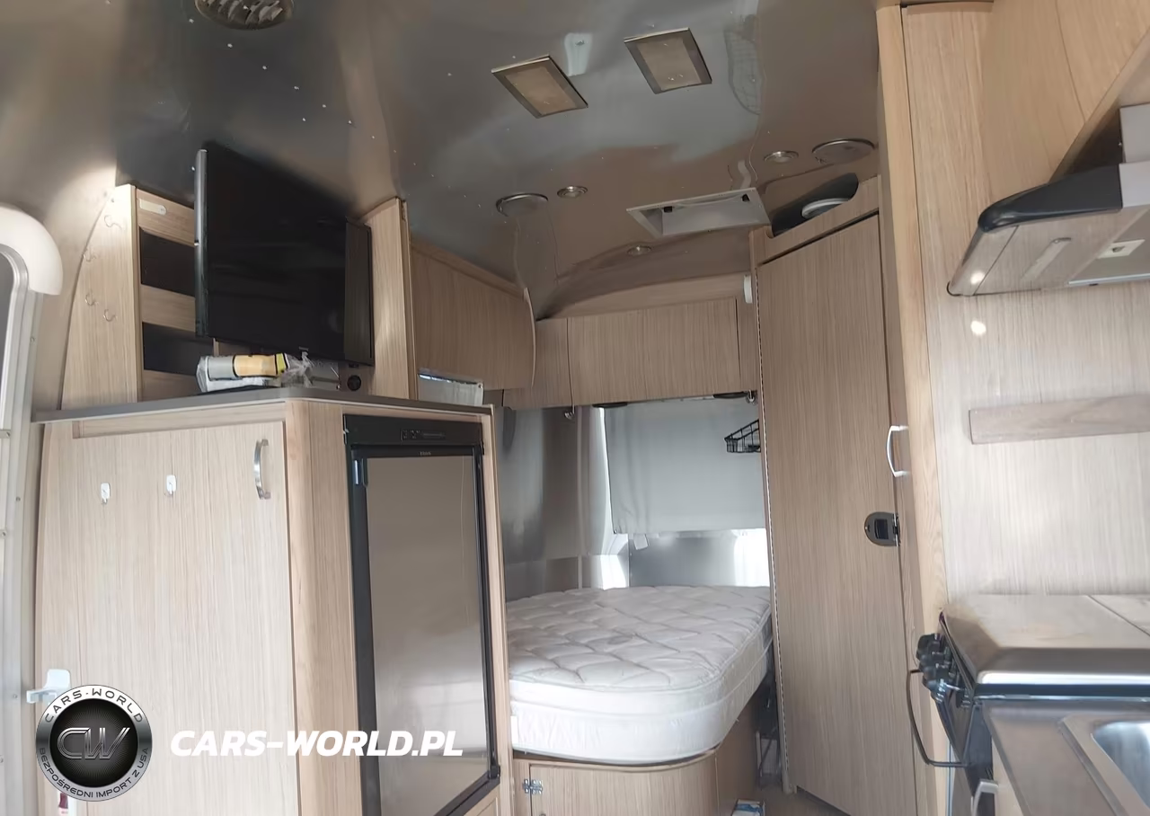 2017 Airstream Flying Cloud VIN:1STC9AA10HJ538771 - 8