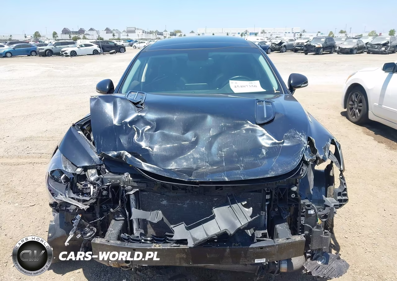 2018 Kia Stinger Premium VIN:KNAE25LA9J6033883 - 13