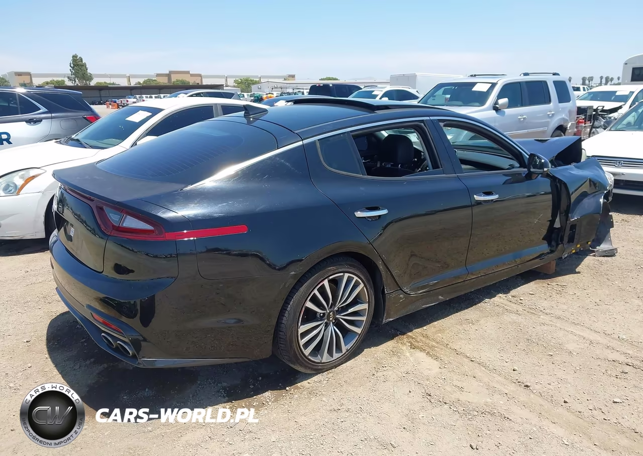 2018 Kia Stinger Premium VIN:KNAE25LA9J6033883 - 4