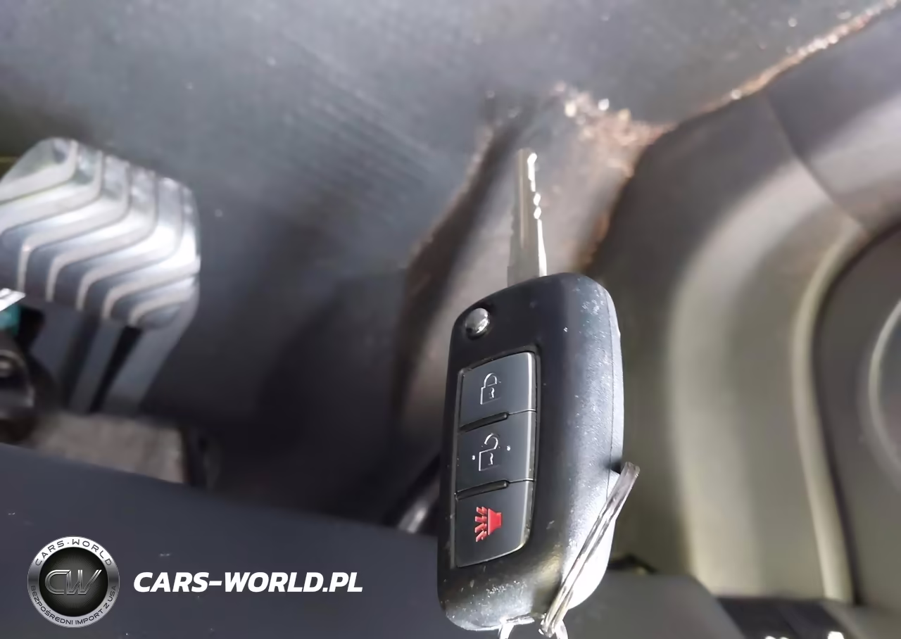 2015 Nissan Rogue S VIN:KNMAT2MT8FP505778 - 11