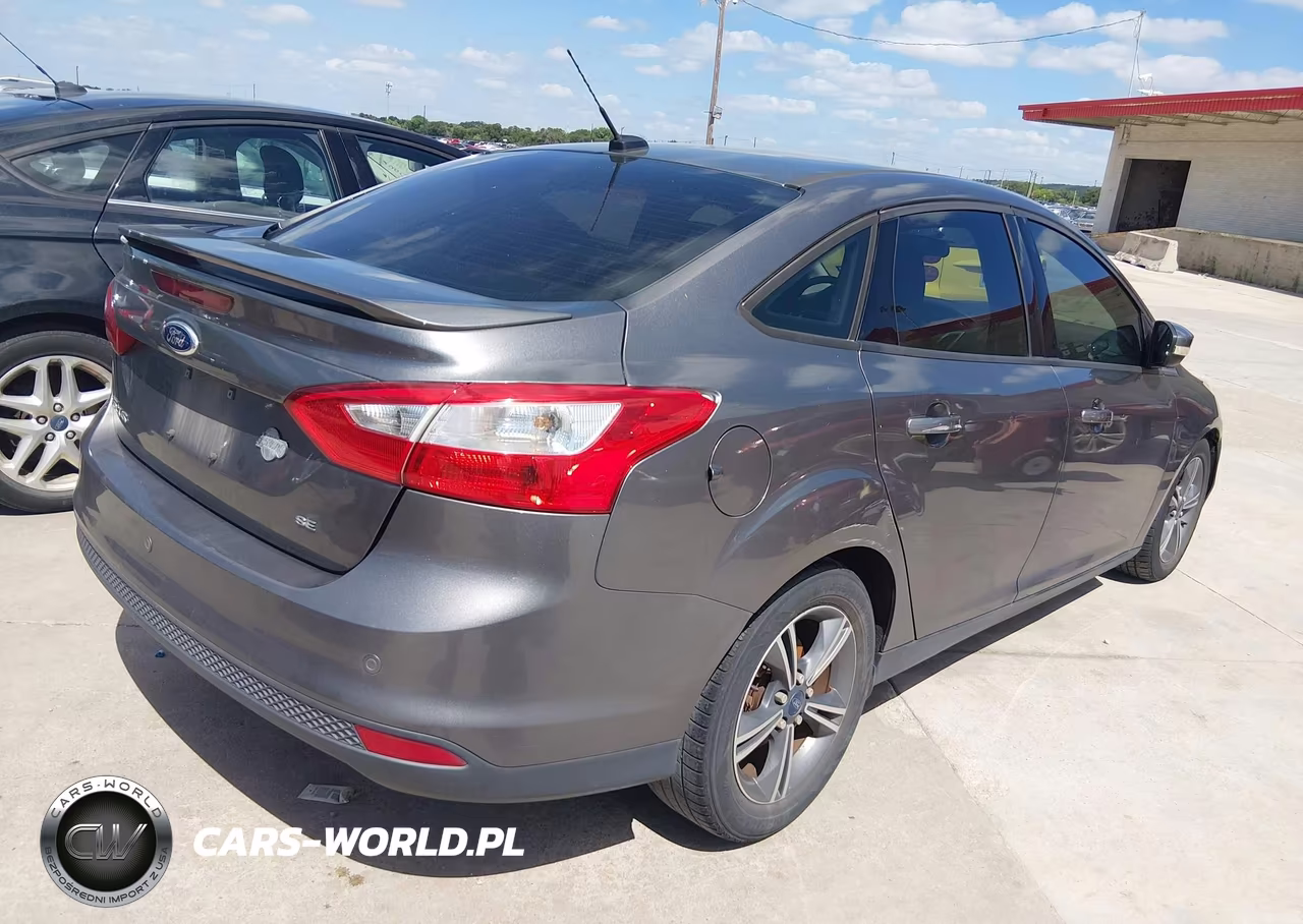 2014 Ford Focus Se VIN:1FADP3F25EL111114 - 4