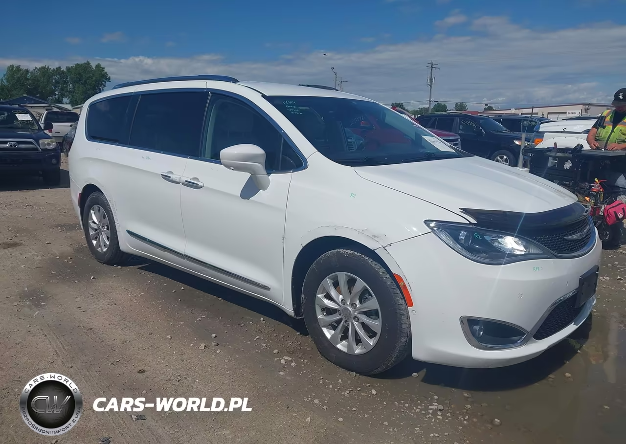 2018 Chrysler Pacifica Touring L Plus – zdjęcie 1 z 17