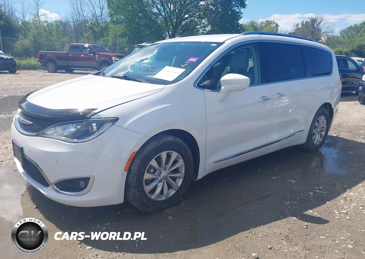 2018 Chrysler Pacifica Touring L Plus VIN:2C4RC1EG5JR338611 - 2