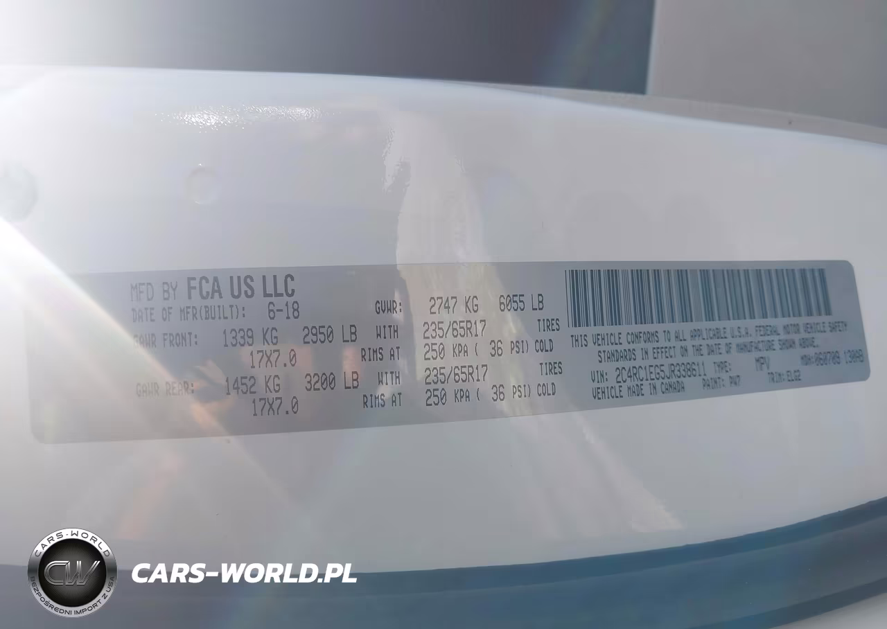 2018 Chrysler Pacifica Touring L Plus VIN:2C4RC1EG5JR338611 - 9