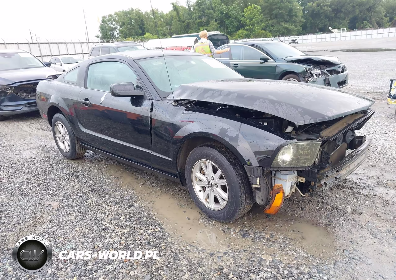 2007 Ford Mustang V6 Deluxe-V6 Premium