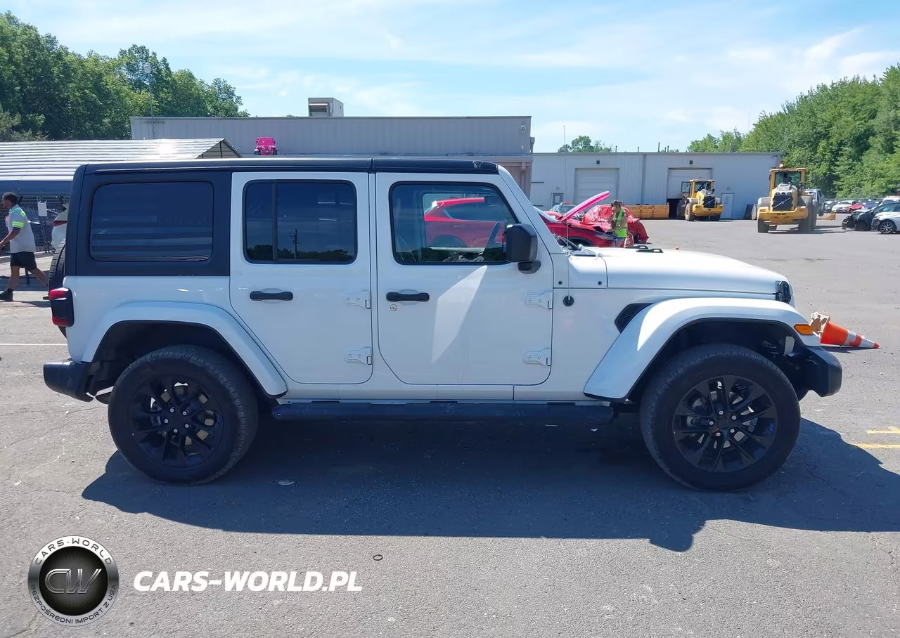 2023 Jeep Wrangler 4Xe Sahara 4X4 VIN:1C4JJXP64PW630406 - 13