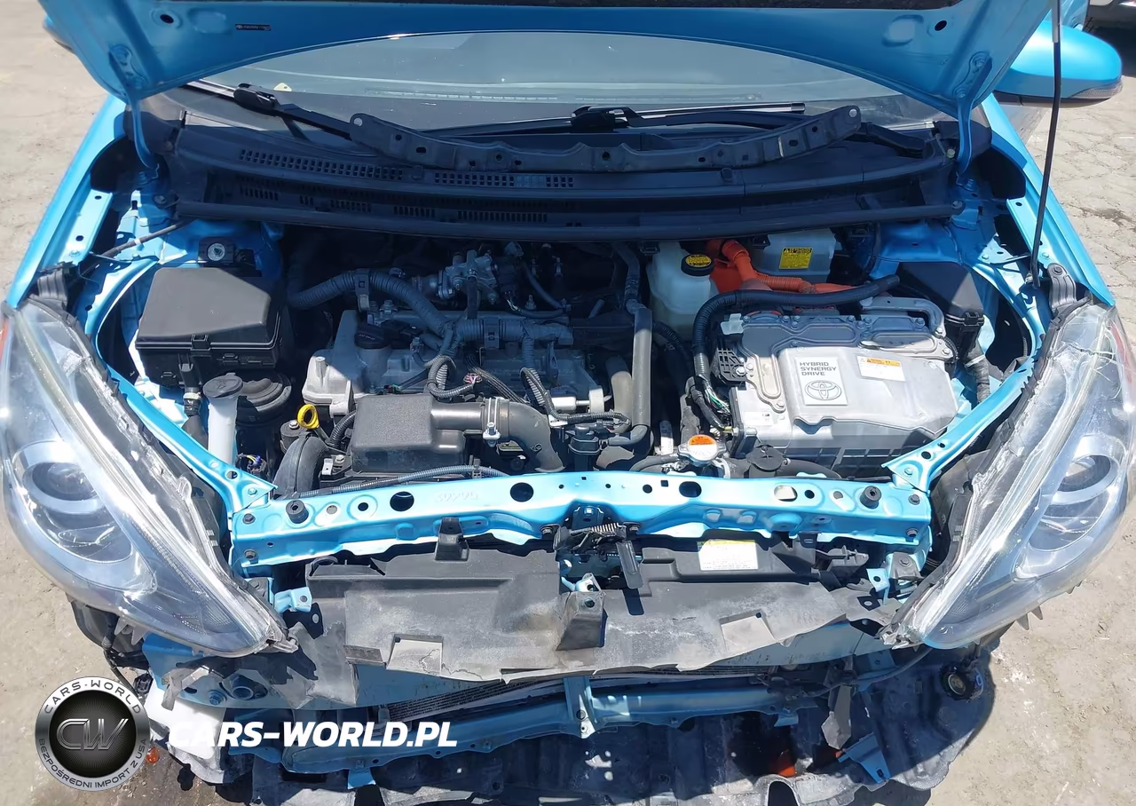 2015 Toyota Prius C Two VIN:JTDKDTB35F1108672 - 10