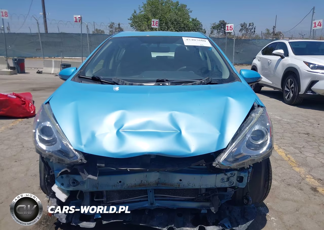 2015 Toyota Prius C Two VIN:JTDKDTB35F1108672 - 13