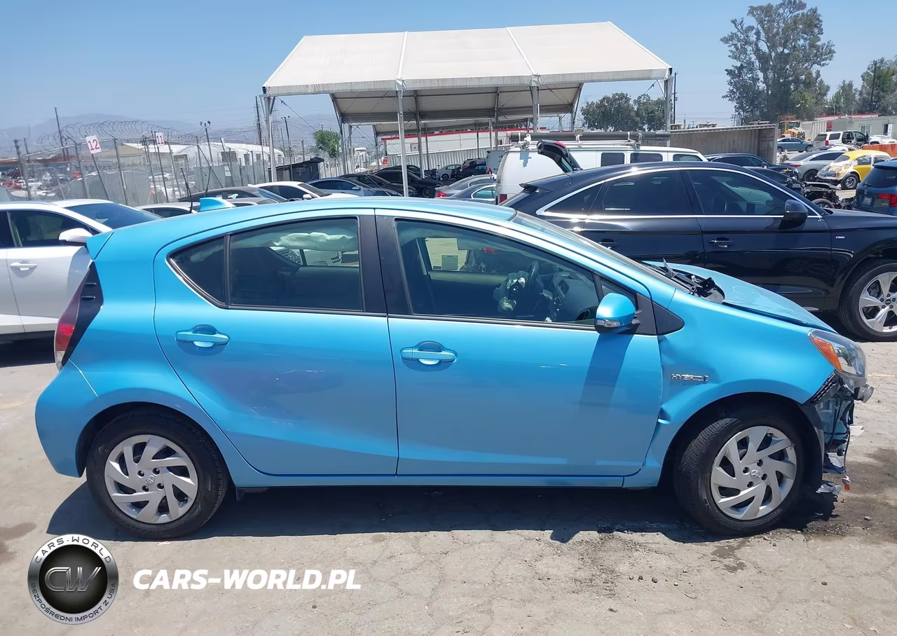 2015 Toyota Prius C Two VIN:JTDKDTB35F1108672 - 14