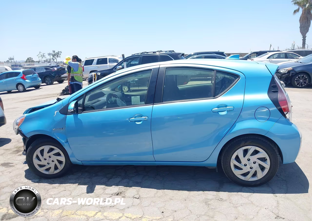 2015 Toyota Prius C Two VIN:JTDKDTB35F1108672 - 15