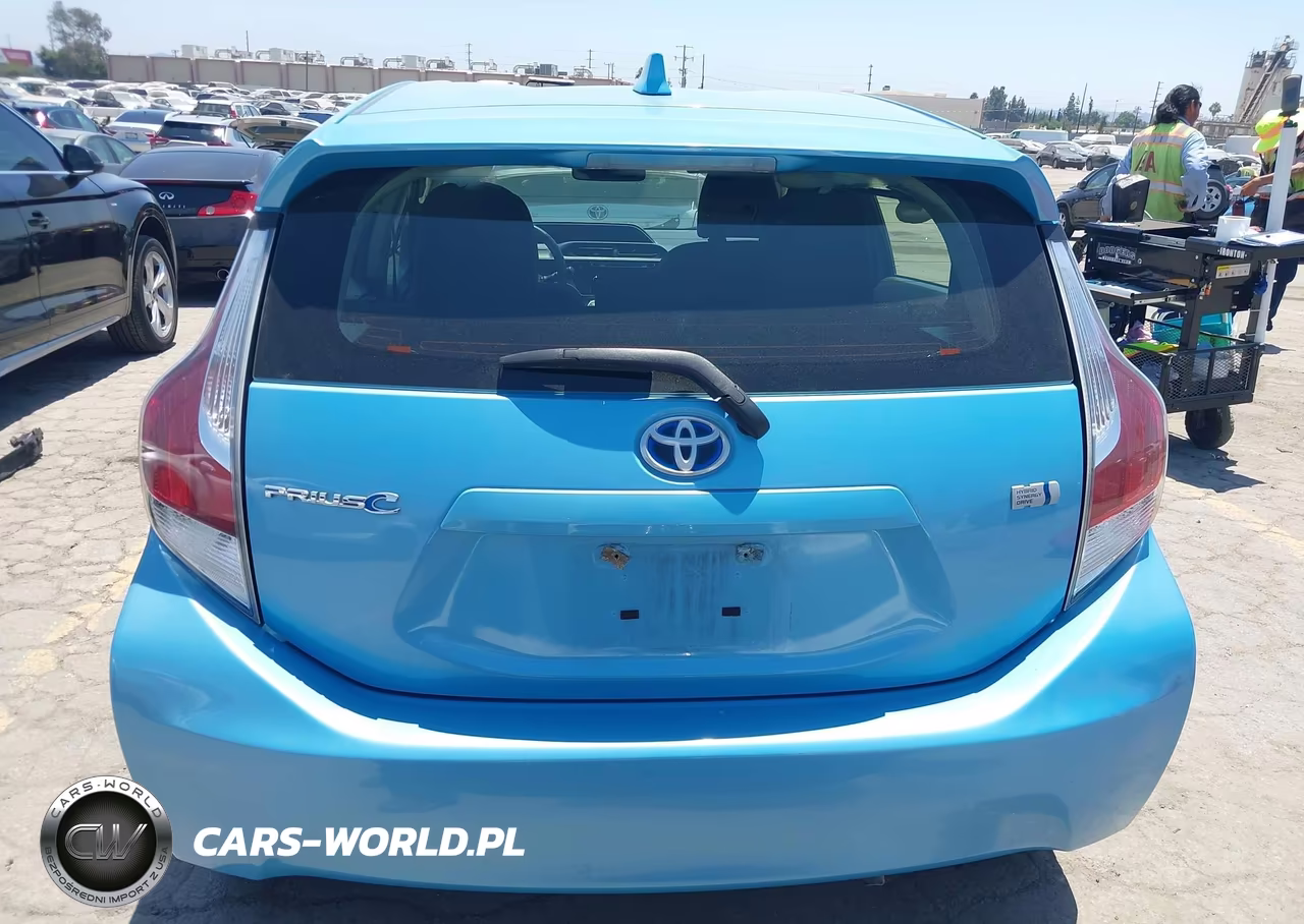 2015 Toyota Prius C Two VIN:JTDKDTB35F1108672 - 17