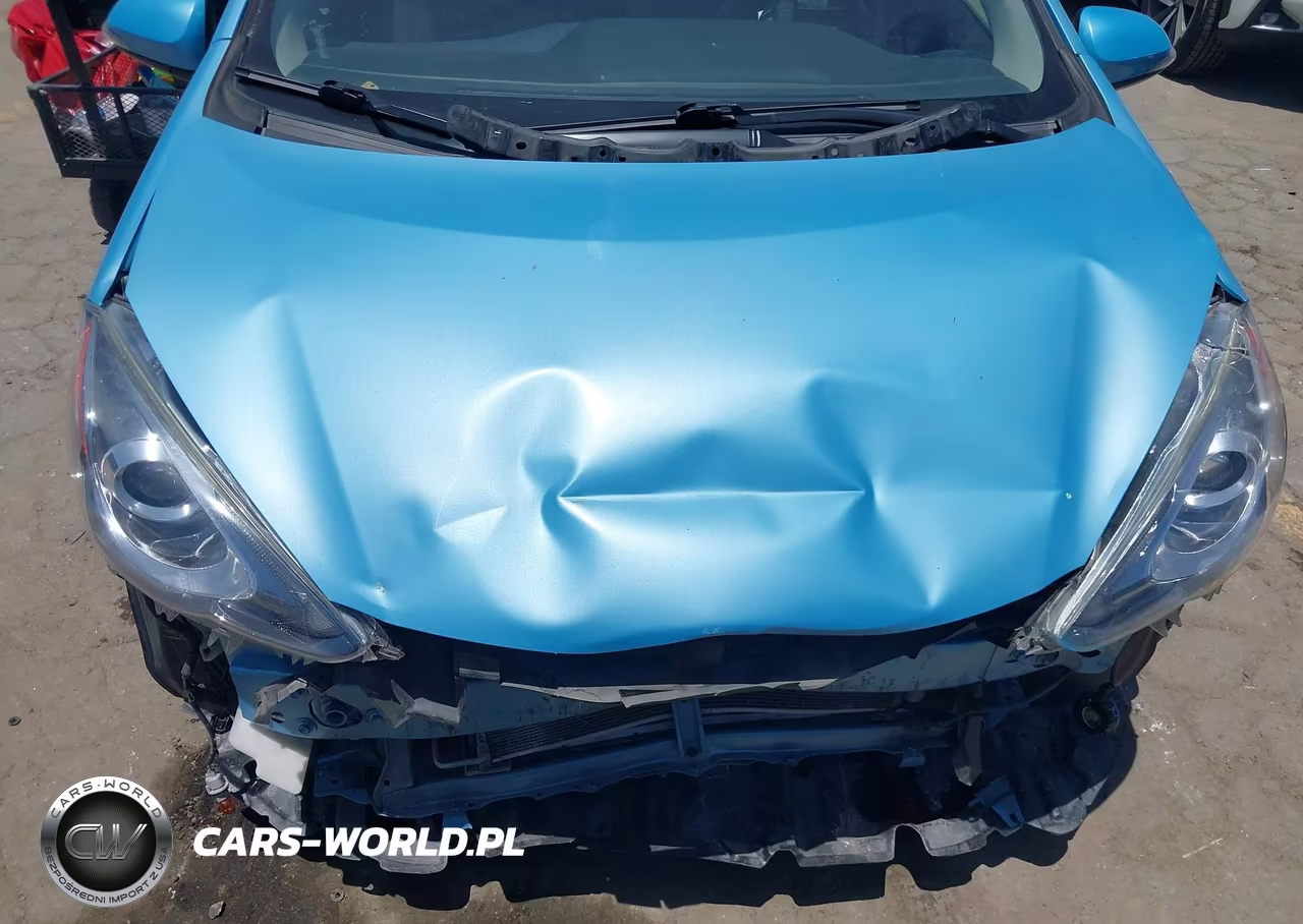 2015 Toyota Prius C Two VIN:JTDKDTB35F1108672 - 18