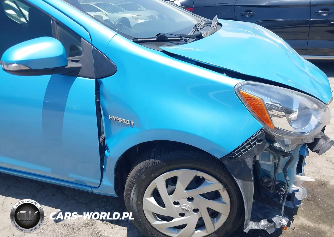 2015 Toyota Prius C Two VIN:JTDKDTB35F1108672 - 19