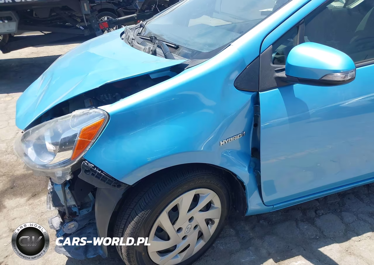 2015 Toyota Prius C Two VIN:JTDKDTB35F1108672 - 20