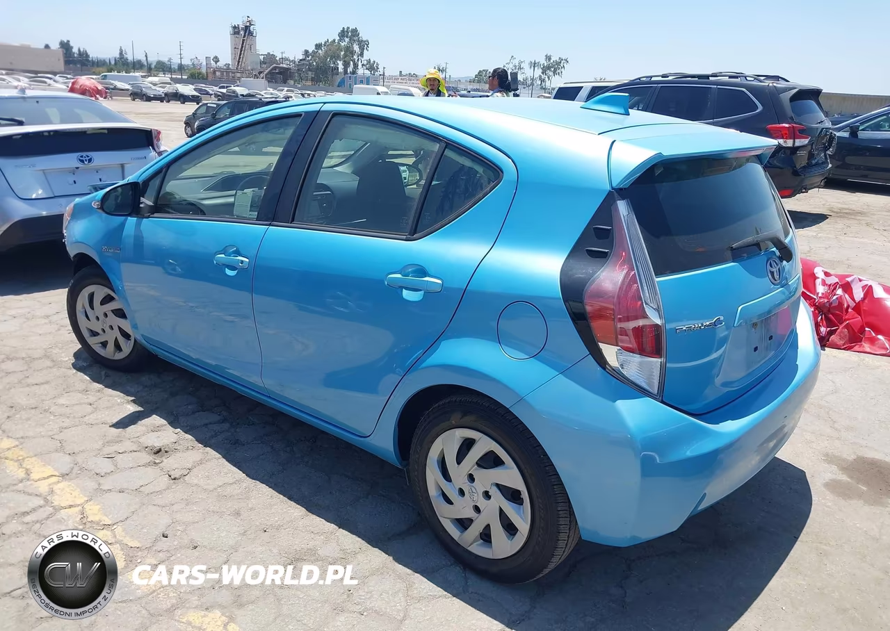 2015 Toyota Prius C Two VIN:JTDKDTB35F1108672 - 3