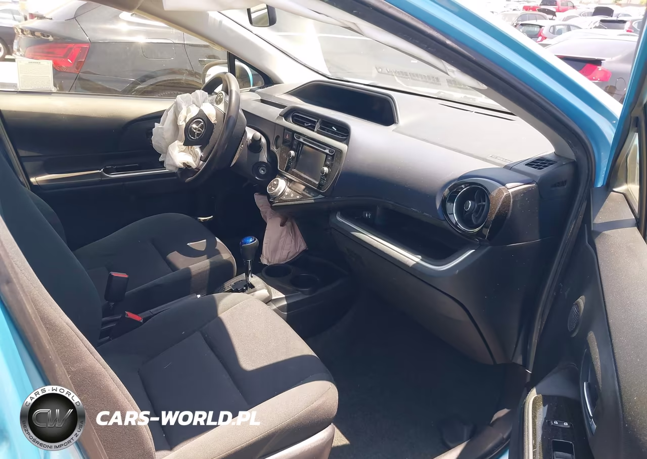 2015 Toyota Prius C Two VIN:JTDKDTB35F1108672 - 5