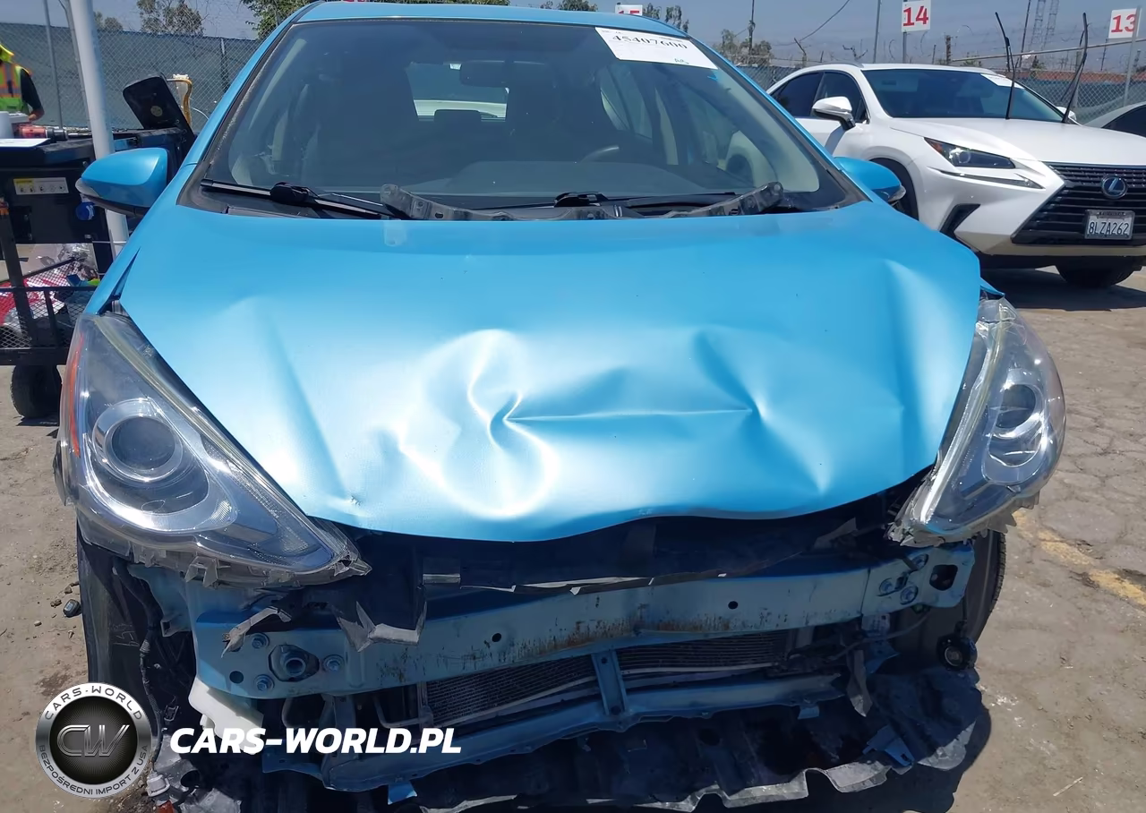 2015 Toyota Prius C Two VIN:JTDKDTB35F1108672 - 6