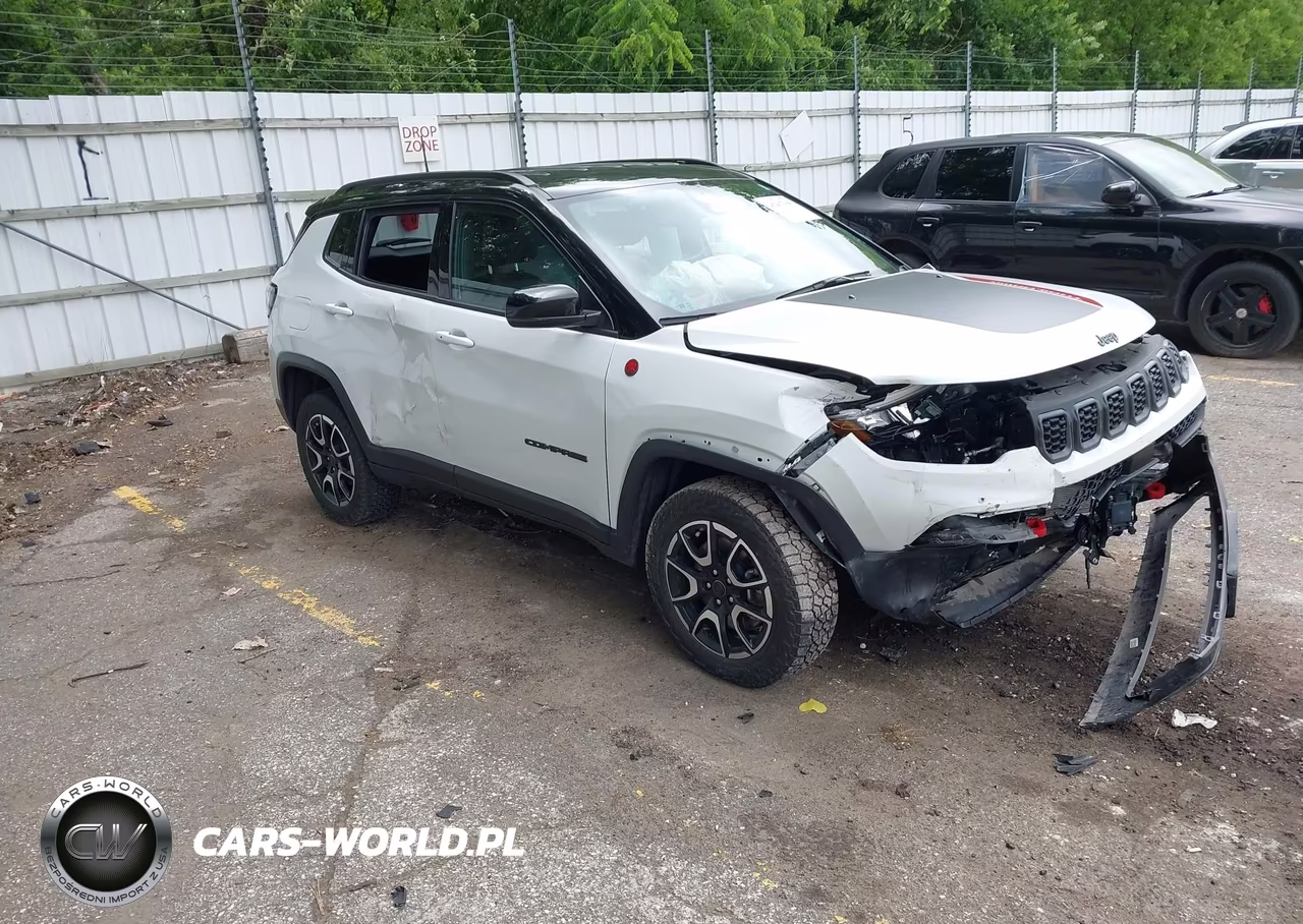 2025 Jeep Compass Trailhawk 4X4 – zdjęcie 1 z 16