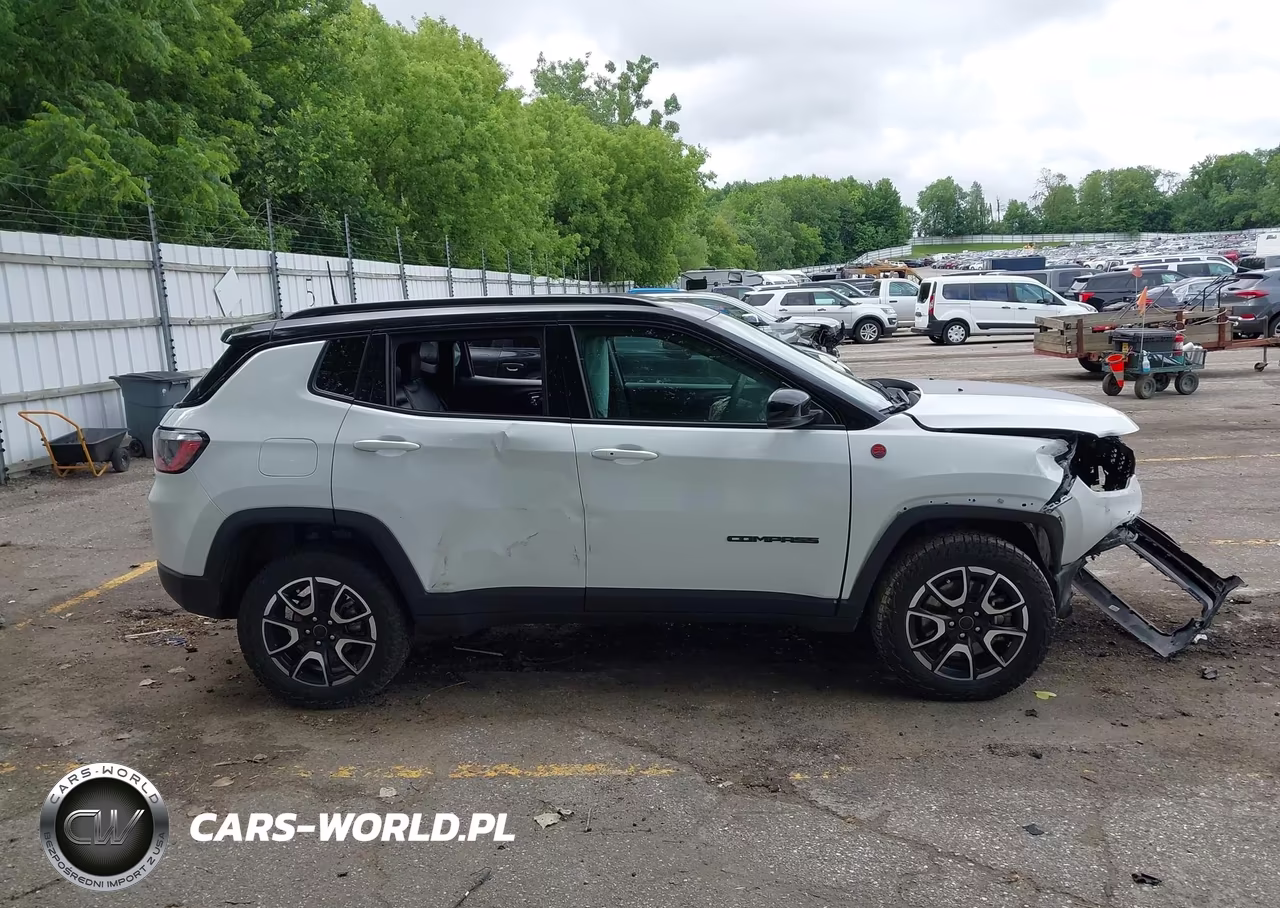 2025 Jeep Compass Trailhawk 4X4 VIN:3C4NJDDN1ST524604 - 13
