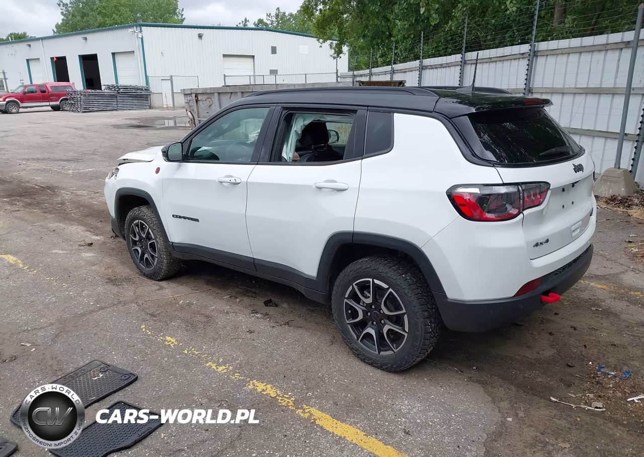 2025 Jeep Compass Trailhawk 4X4 VIN:3C4NJDDN1ST524604 - 3