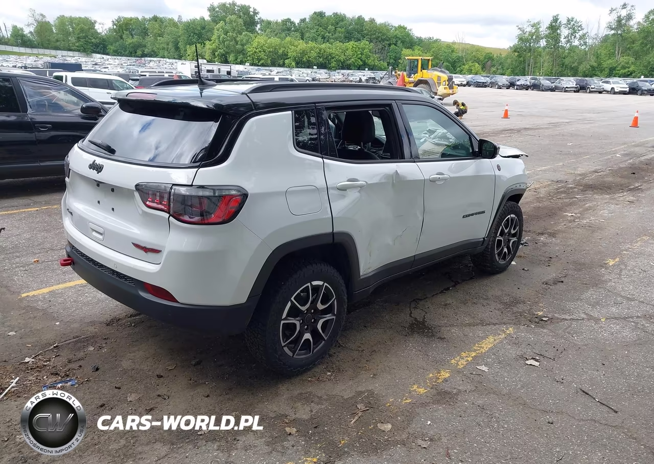 2025 Jeep Compass Trailhawk 4X4 VIN:3C4NJDDN1ST524604 - 4