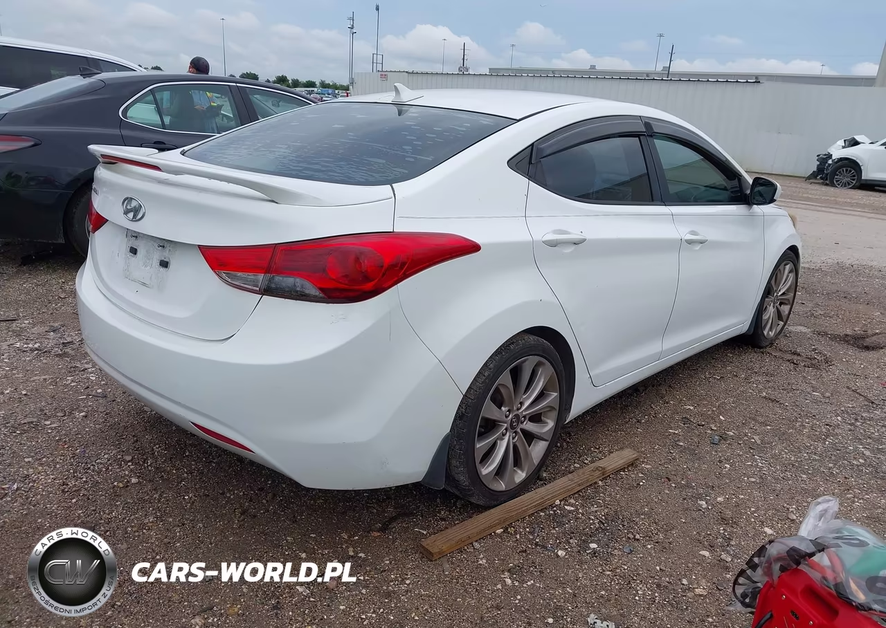 2013 Hyundai Elantra Gls VIN:5NPDH4AE7DH411917 - 4