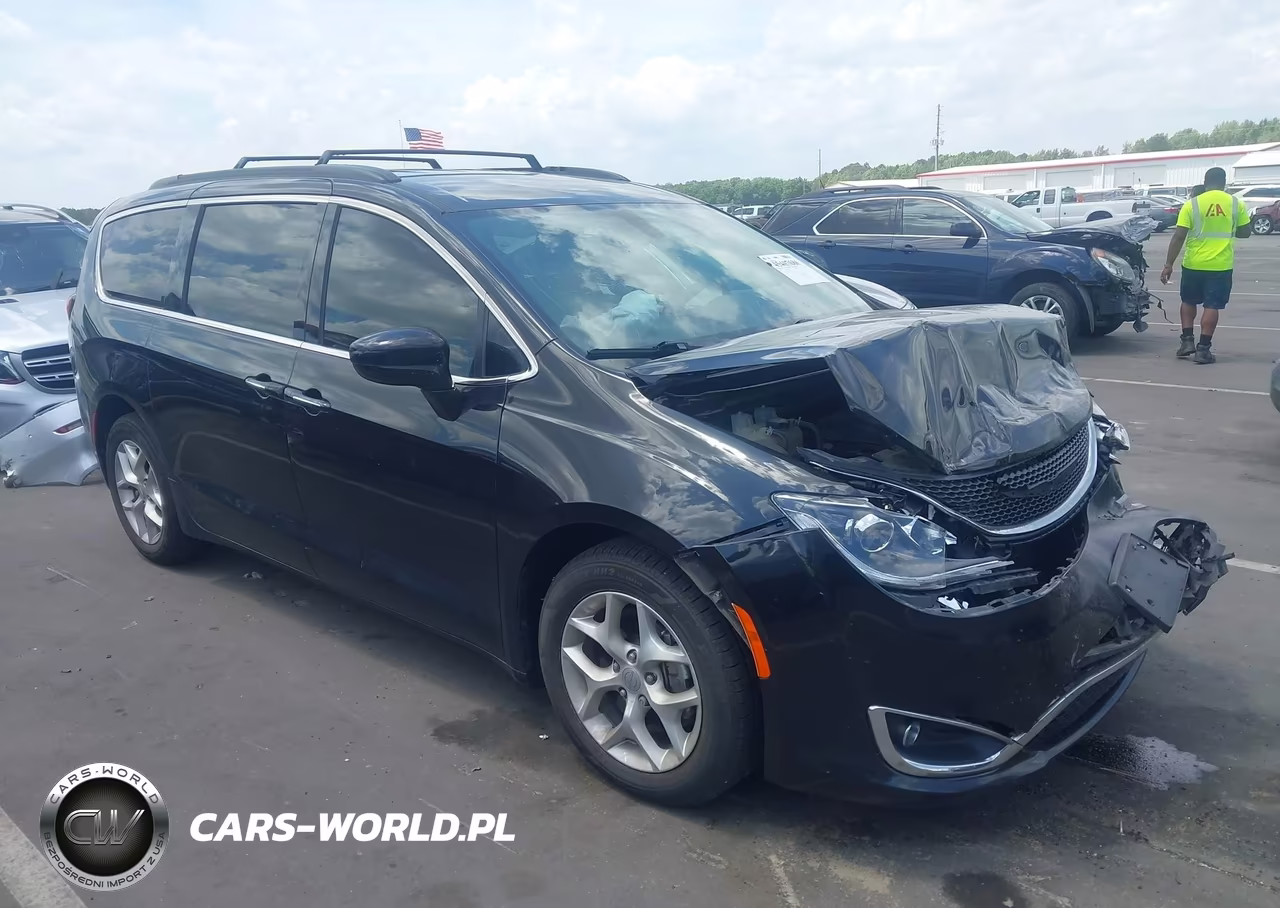 2020 Chrysler Pacifica Touring – zdjęcie 1 z 16
