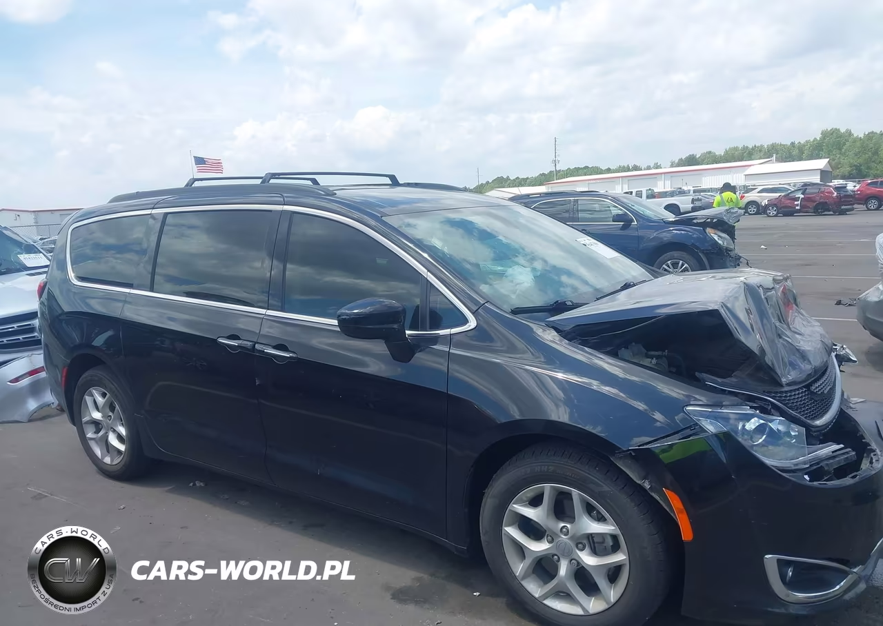 2020 Chrysler Pacifica Touring VIN:2C4RC1FG4LR143360 - 13