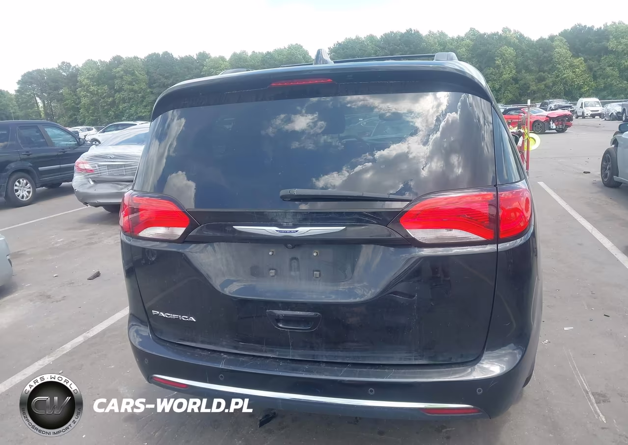 2020 Chrysler Pacifica Touring VIN:2C4RC1FG4LR143360 - 16